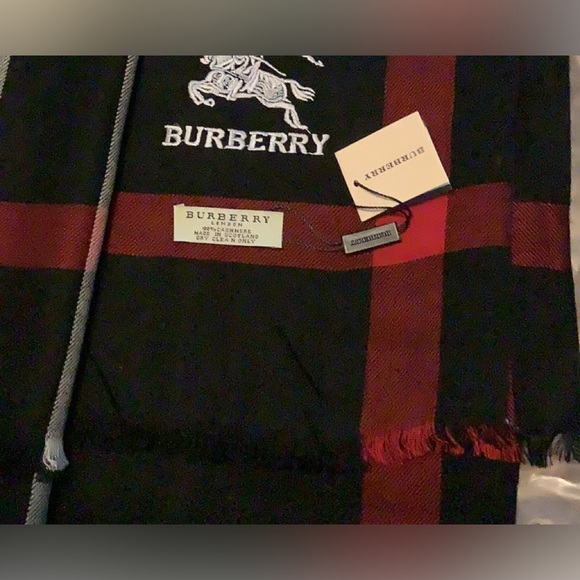 Burberry check scarf 100% Cashmere super soft. BNIB - Picture 1 of 8